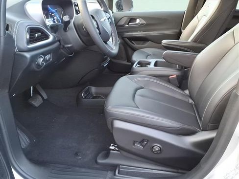 New 2026 Chrysler Pacifica Select AWD/4WD image 14