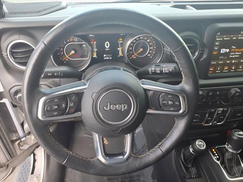 Used 2018 Jeep Wrangler Unlimited Sahara image 14