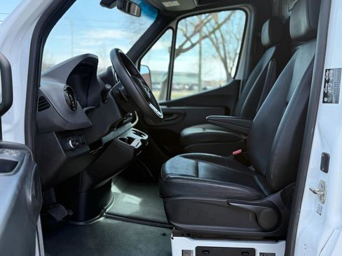 Used 2021 Mercedes-Benz Sprinter 4500 image 14