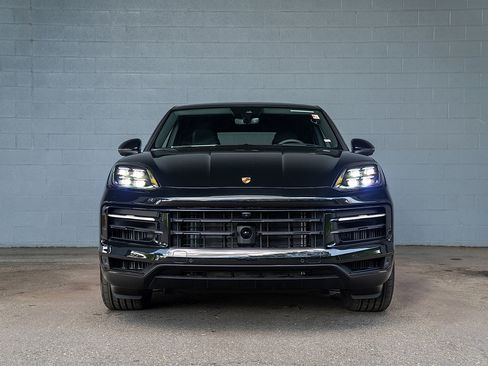 Used 2025 Porsche Cayenne image 27