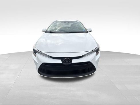 Used 2024 Toyota Corolla LE FWD image 2