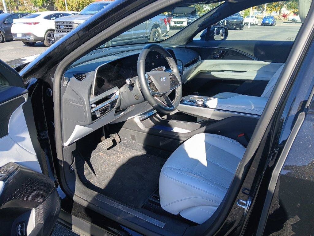 Certified 2024 Cadillac Lyriq Luxury AWD/4WD image 13