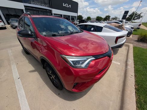 Used 2017 Toyota RAV4 SE FWD image 4
