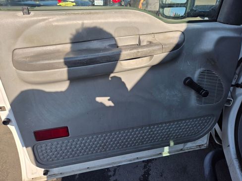 Used 2003 Ford F250 XL image 7