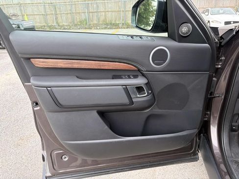 Used 2025 Land Rover Discovery Dynamic SE AWD/4WD image 19