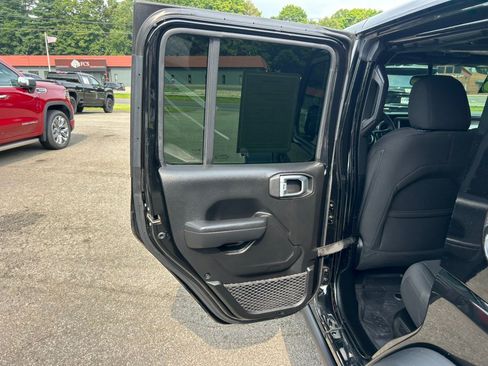 Used 2023 Jeep Wrangler Unlimited w/ Cold Weather Group AWD/4WD image 18