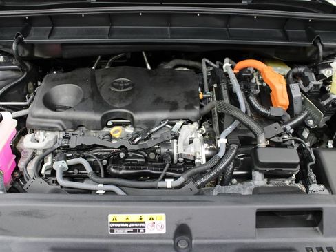 Used 2021 Toyota Highlander XLE AWD/4WD image 29