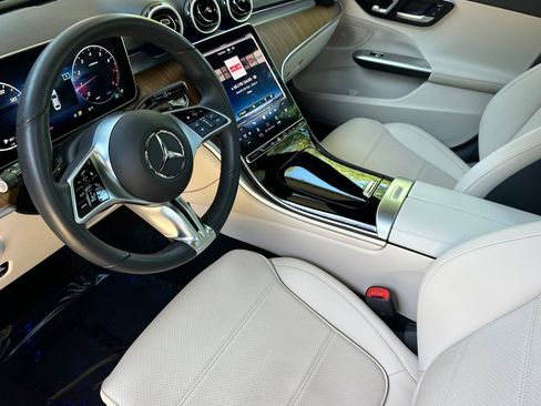 Used 2023 Mercedes-Benz C 300 Sedan image 4