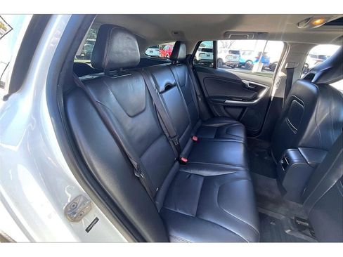 Used 2016 Volvo V60 T5 Cross Country w/ Convenience Package image 28