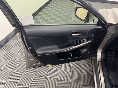 Used 2018 Lexus IS 300 RWD image 9