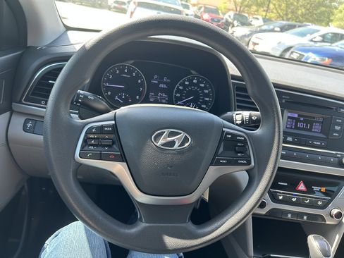 Used 2018 Hyundai Elantra SE FWD image 18