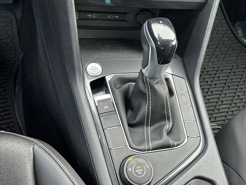 Used 2022 Volkswagen Tiguan SE image 21