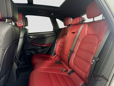 Used 2025 Porsche Macan GTS AWD/4WD image 28