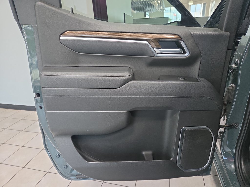 Used 2025 Chevrolet Silverado 1500 LT AWD/4WD image 28