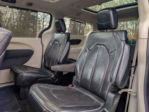 Used 2018 Chrysler Pacifica Limited w/ Advanced Safetytec Group image 14