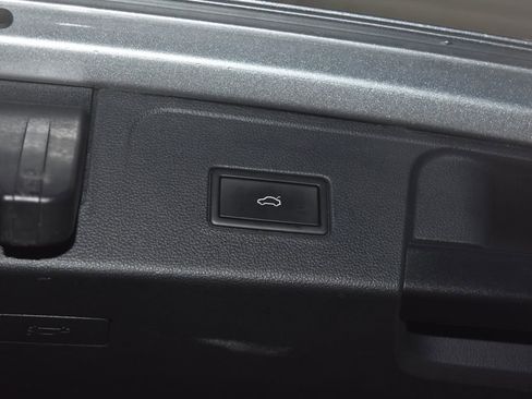 Used 2022 Volkswagen Atlas SE image 34