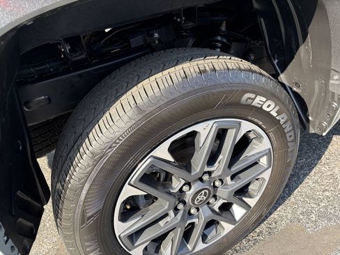 Used 2026 Toyota Tundra Limited AWD/4WD image 11