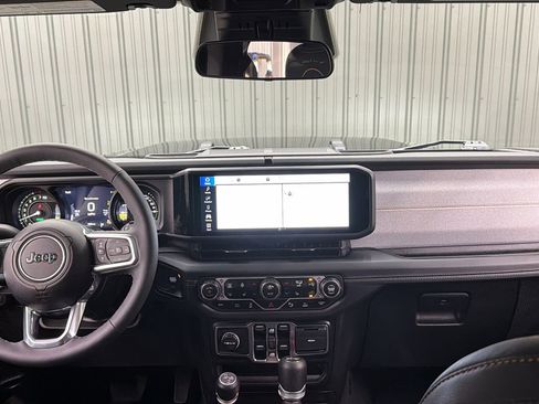 Used 2025 Jeep Wrangler Unlimited Sahara w/ Safety Group AWD/4WD image 33
