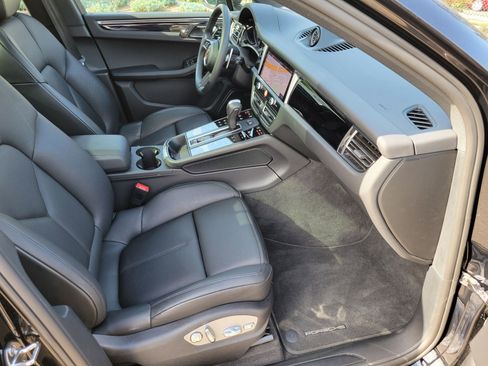 Used 2025 Porsche Macan image 28
