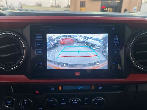 Used 2018 Toyota Tacoma TRD Off-Road image 53