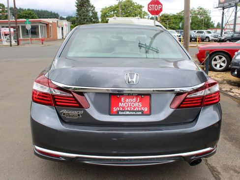 Used 2017 Honda Accord LX image 5