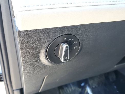 New 2026 Volkswagen Taos SE image 15