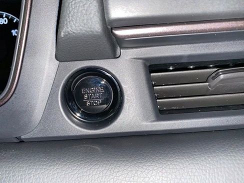 Used 2025 Honda Pilot TrailSport image 16