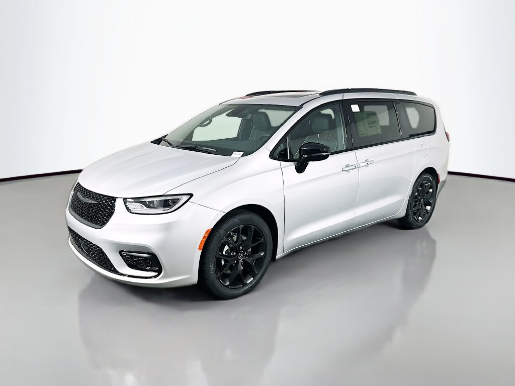 New 2026 Chrysler Pacifica Limited w/ Uconnect Theater Family Group FWD image 3