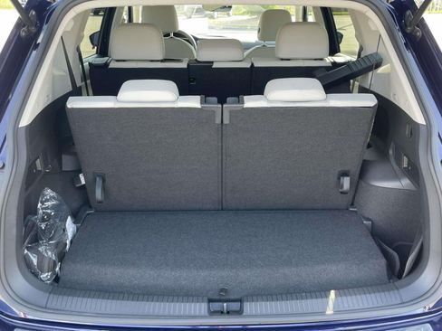 Used 2023 Volkswagen Tiguan SE FWD image 8