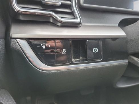 Used 2023 Kia Sportage EX image 32