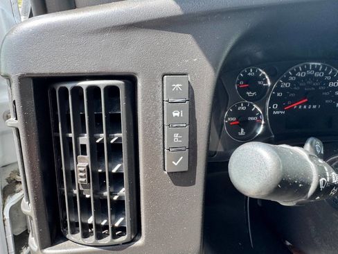 Used 2013 Chevrolet Express 2500 RWD image 15