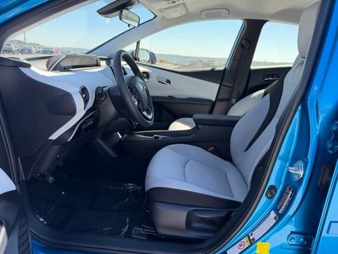 Used 2020 Toyota Prius LE AWD/4WD image 10