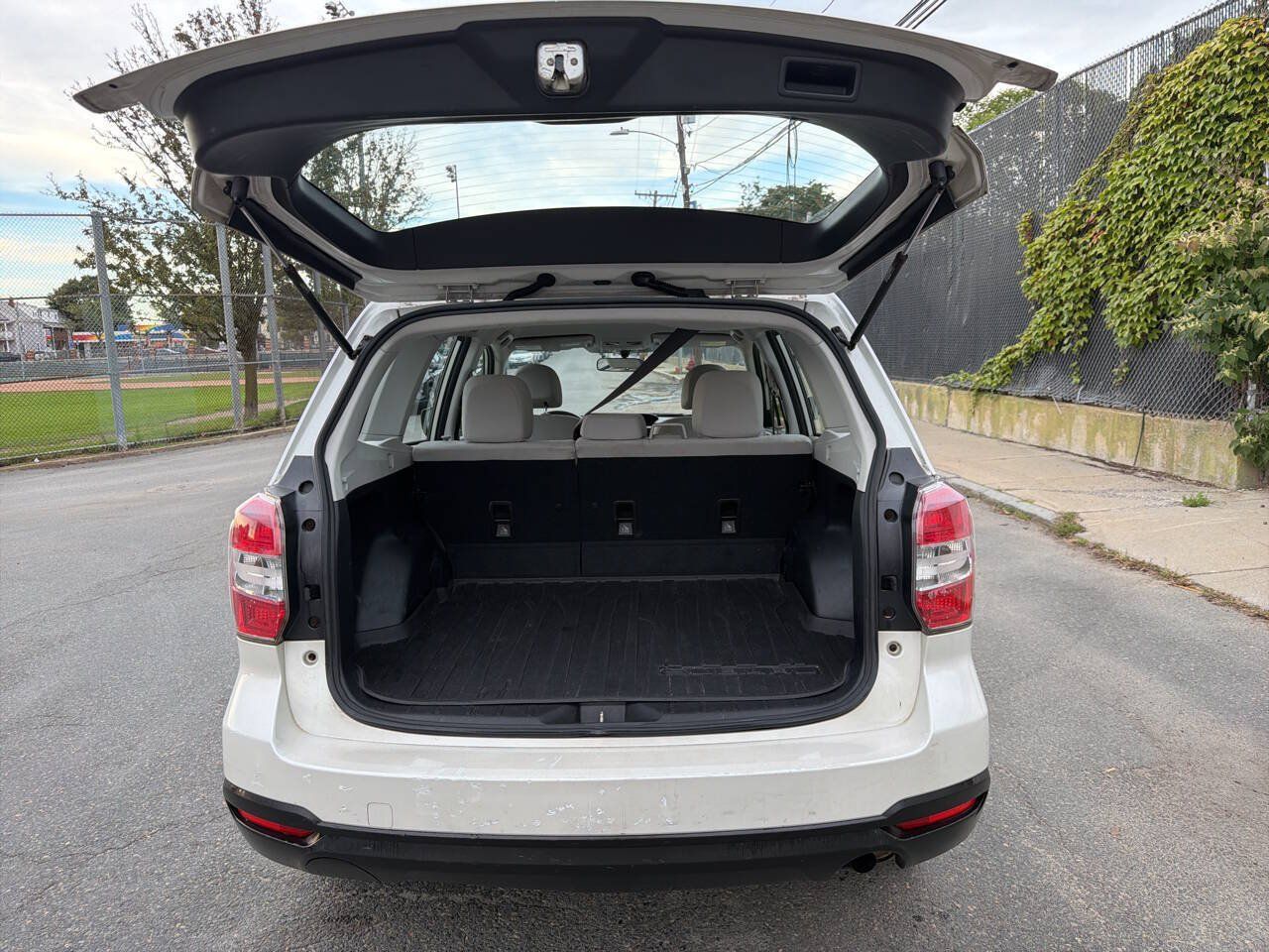 Used 2014 Subaru Forester 2.5i AWD/4WD image 19