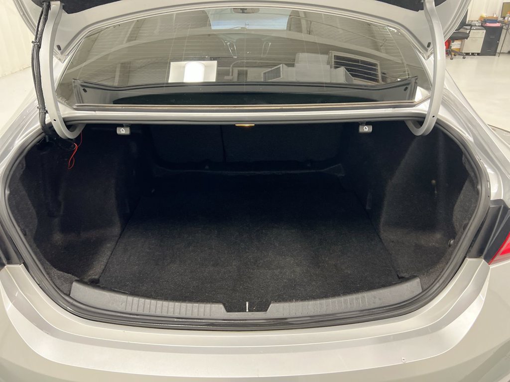Used 2018 Chevrolet Malibu LT FWD image 23