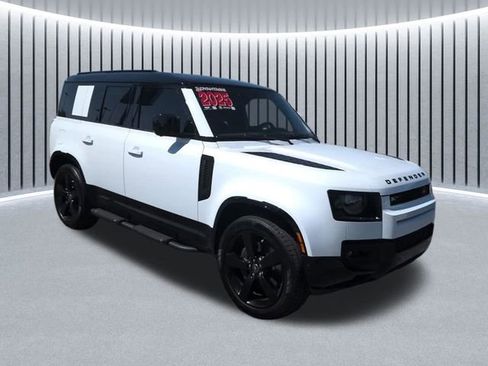Used 2025 Land Rover Defender 110 X-Dynamic SE AWD/4WD image 2