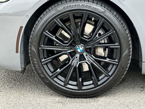Used 2022 BMW 740i w/ M Sport Package RWD image 32