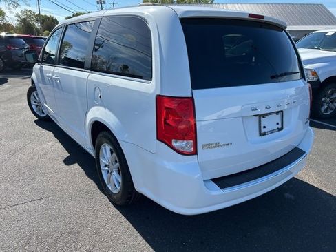 Used 2019 Dodge Grand Caravan SXT image 5