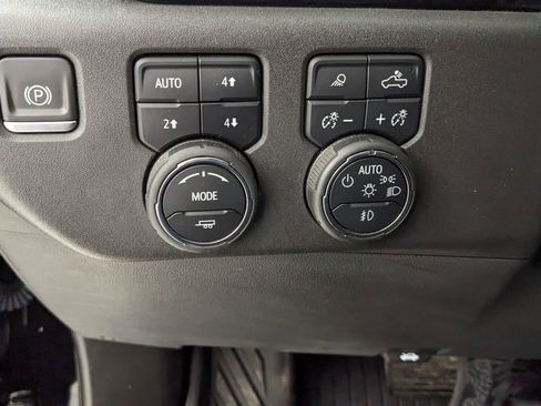 Used 2022 Chevrolet Silverado 1500 LT Trail Boss w/ Convenience Package II image 21