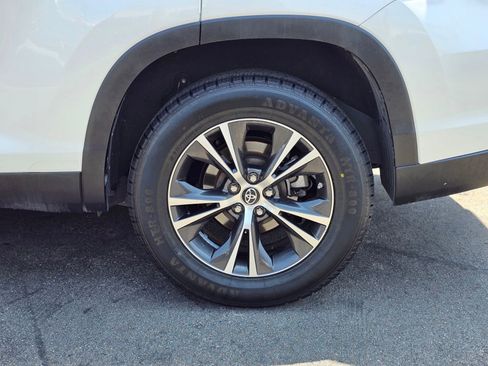 Used 2019 Toyota Highlander LE FWD image 9