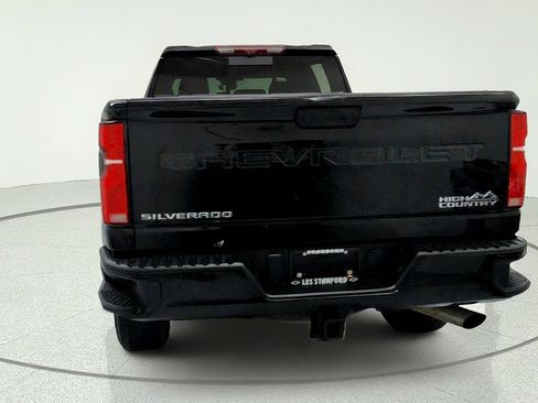 Used 2025 Chevrolet Silverado 2500 High Country w/ High Country Premium Package AWD/4WD image 4