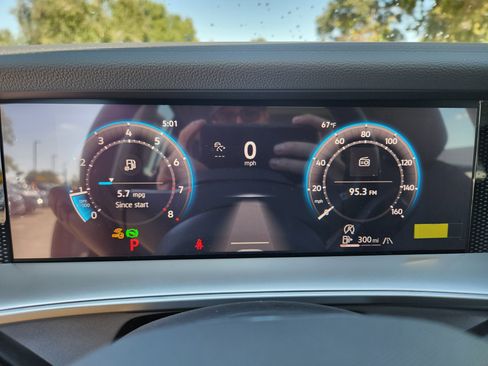 New 2025 Volkswagen Tiguan SE AWD/4WD image 11