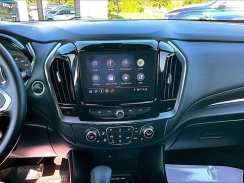Used 2023 Chevrolet Traverse LT FWD image 11