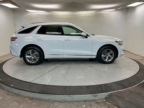 Used 2022 Genesis GV70 2.5T image 6