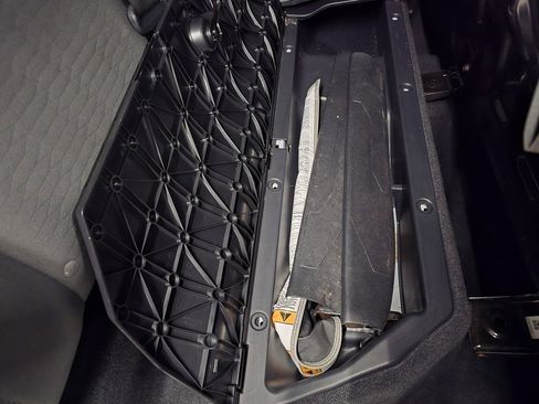 Used 2018 Toyota Tacoma SR image 34