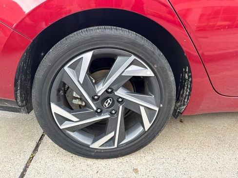 Used 2025 Hyundai Elantra SEL FWD image 13