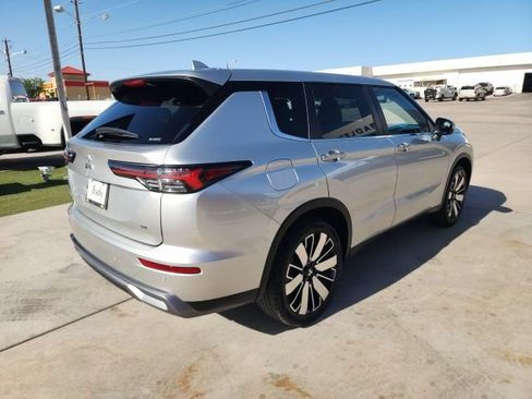 Used 2025 Mitsubishi Outlander SE AWD/4WD image 4