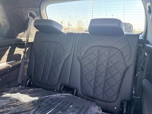 New 2026 BMW X7 xDrive40i w/ M Sport Package AWD/4WD image 16