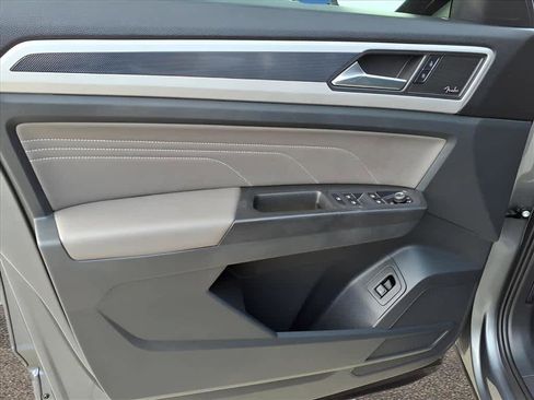 Used 2022 Volkswagen Atlas SEL Premium image 14