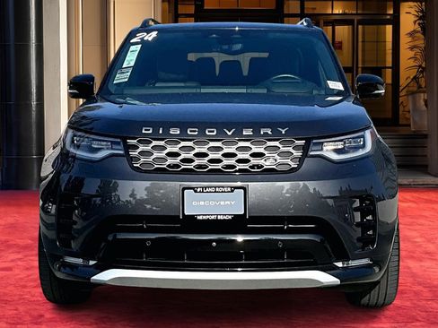 Used 2024 Land Rover Discovery Metropolitan Edition image 2