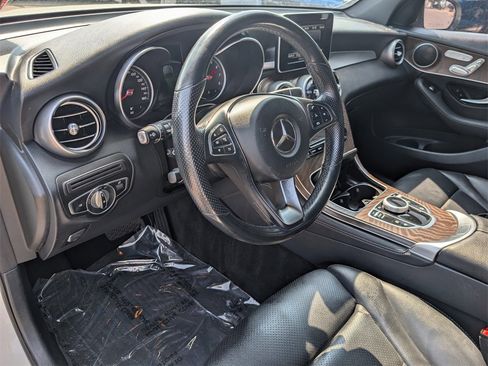 Used 2019 Mercedes-Benz GLC 300 4MATIC image 10